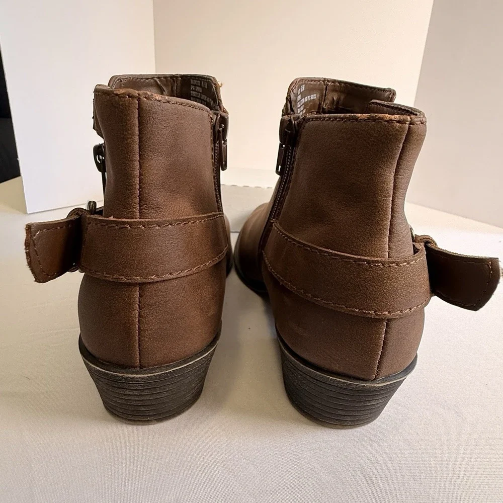 Madden Girl Hunttz Vegan Bootie Stacked Heel Side Zip Brown 6.5M Women/Teen